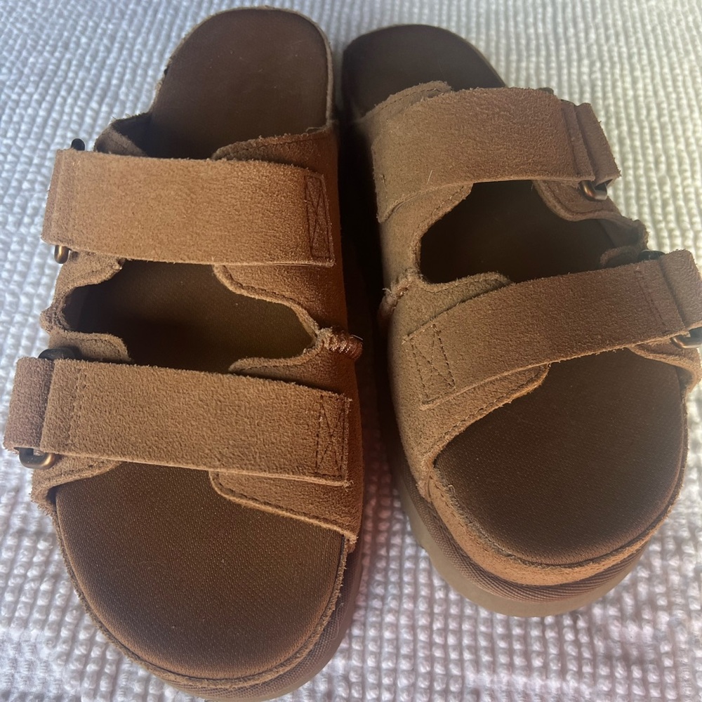 UGG Women's Goldenstar Hi Slide Sandal